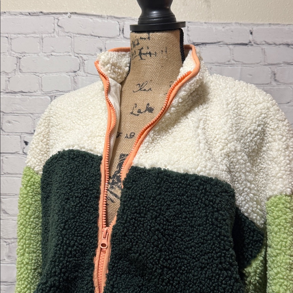 Wild Fable oversized cropped Colorblock Sherpa Jacket with Zipper & pockets - Picture 6 of 9